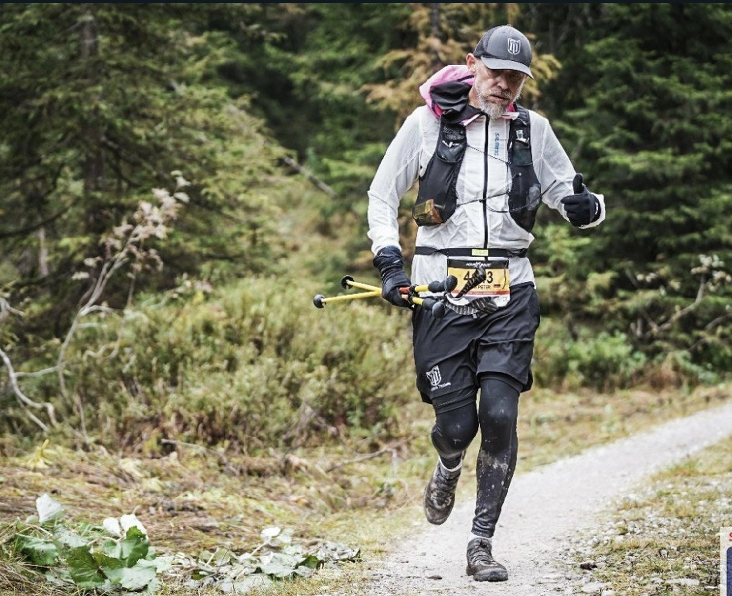 Mokurai - Akademie für Resilienz und Gewaltprävention - Mann am Wandern