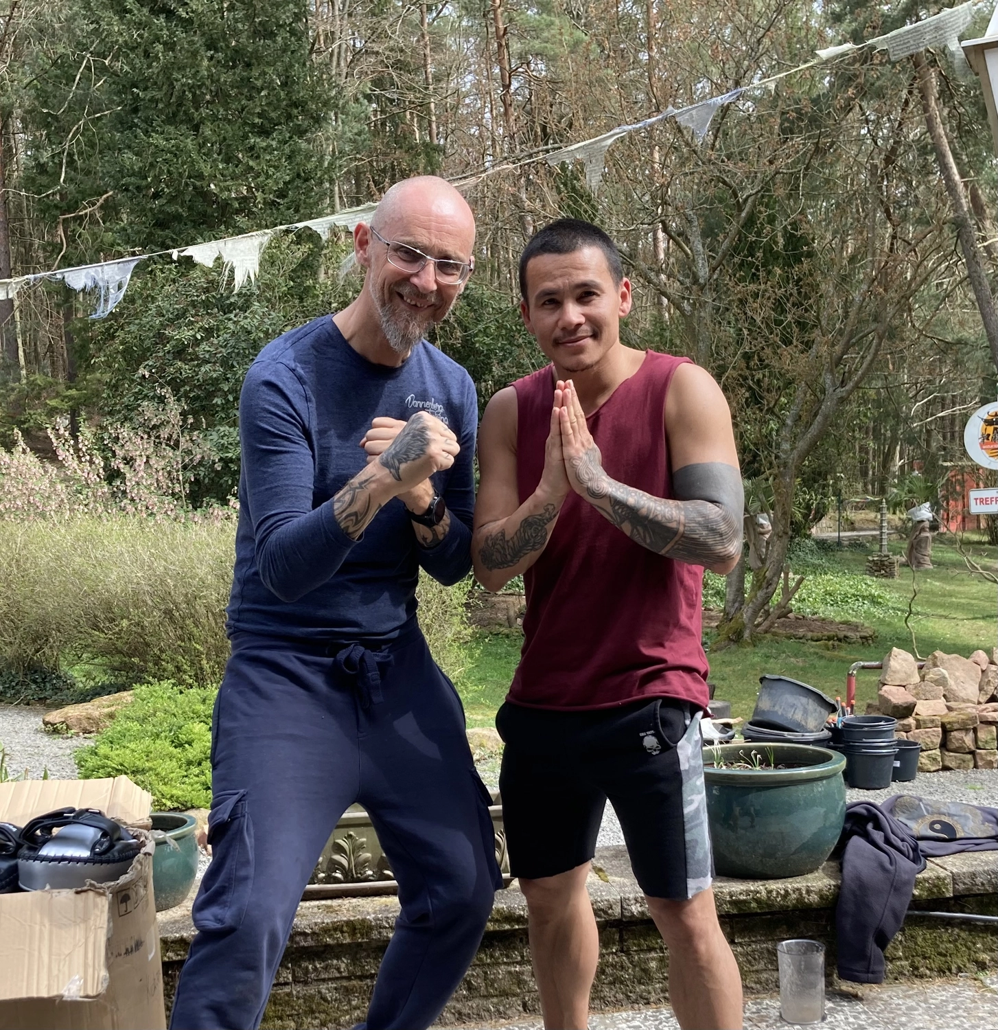 Mokurai - Akademie für Resilienz und Gewaltprävention - Zwei Männer draußen in Kampfposen